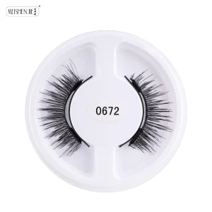 5 Pairs Magnetic Eyelashes with Applicater - Thumbnail Image 2